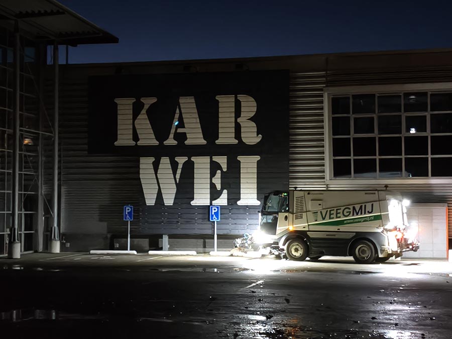 Je bekijkt nu Groot onderhoud: glasbewassing en gevelreiniging Gouda